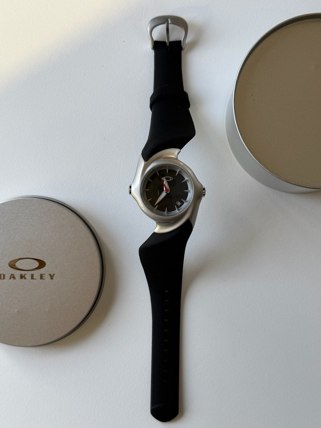 Oakley D1 Icon Watch: Black/White/Blue Dial, Rare Collectible Men's Sports Watch with Case