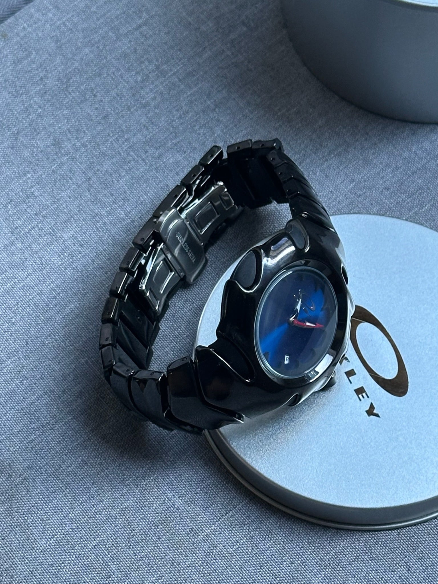 Oakley Blade Watch – Blue dial Black Shiny Stainless Steel, Swiss Movement, Collectible Men’s Watch