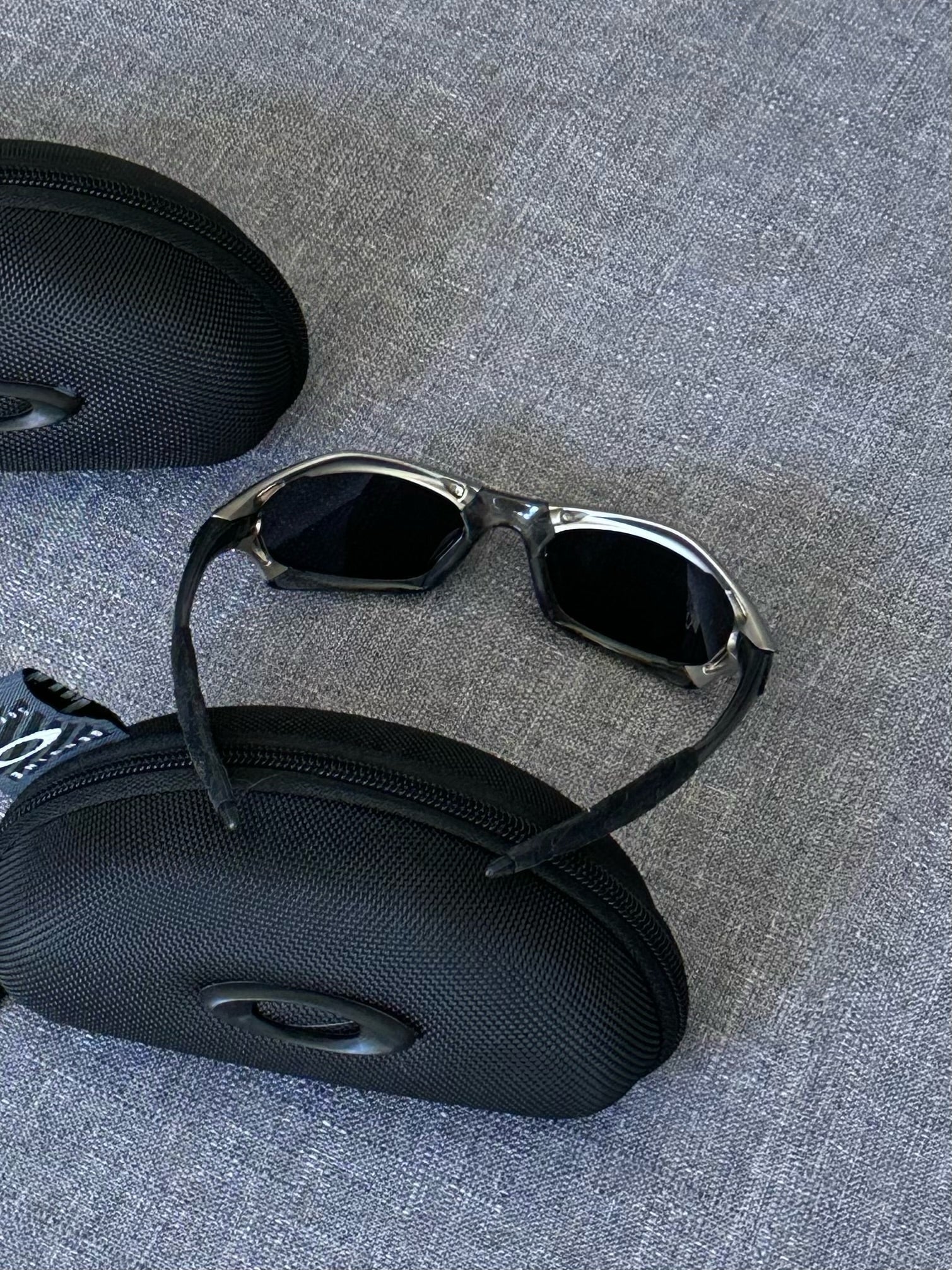 Vintage Oakley Splice Sunglasses: Polished SILVER Frame, Black Lenses - Vintage Collectible