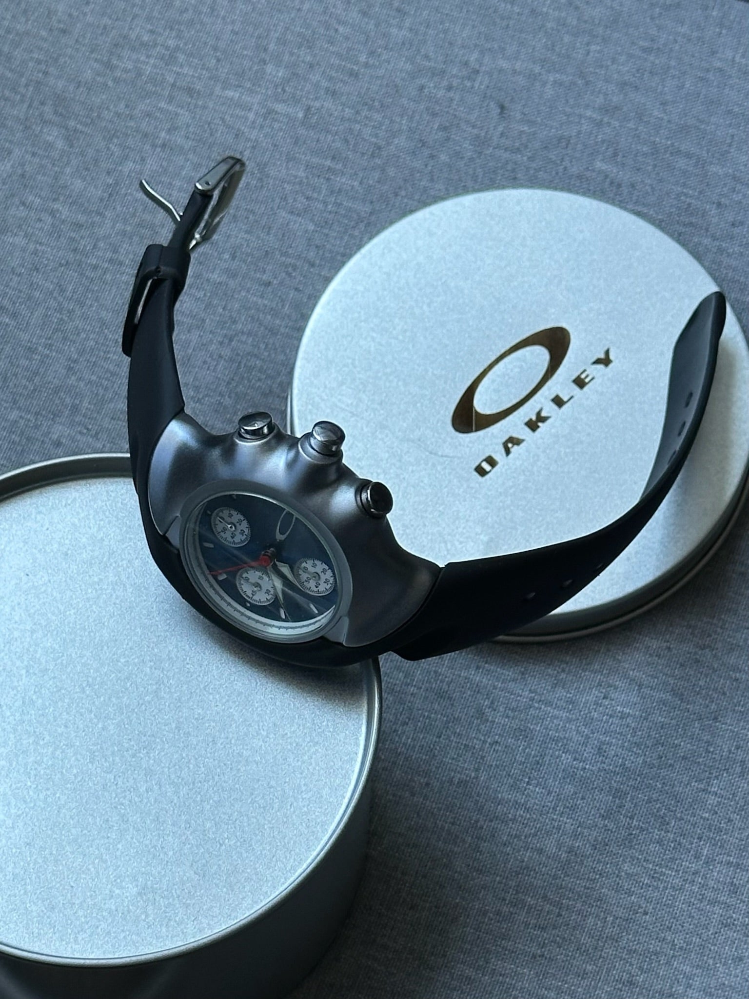 Oakley Chronograph Watch – Blue Dial with Rubber Strap