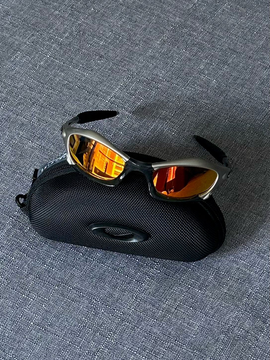 Vintage Oakley Splice Sunglasses: Silver Frame, Fire Iridium Lenses with Case