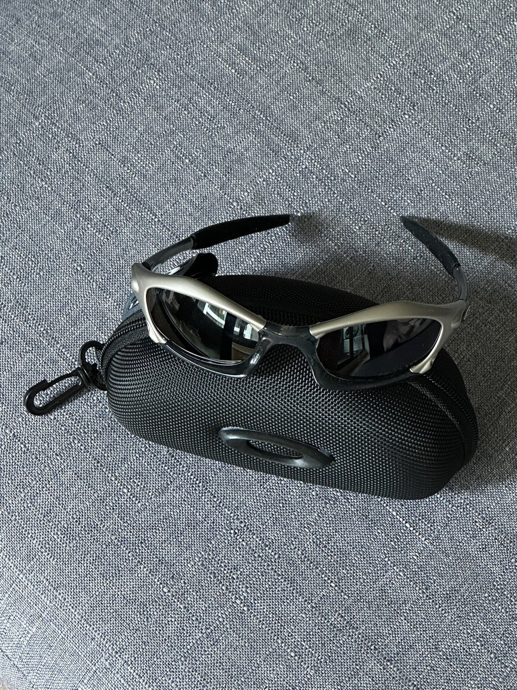 Vintage Oakley Splice Sunglasses: Polished SILVER Frame, Black Lenses - Vintage Collectible