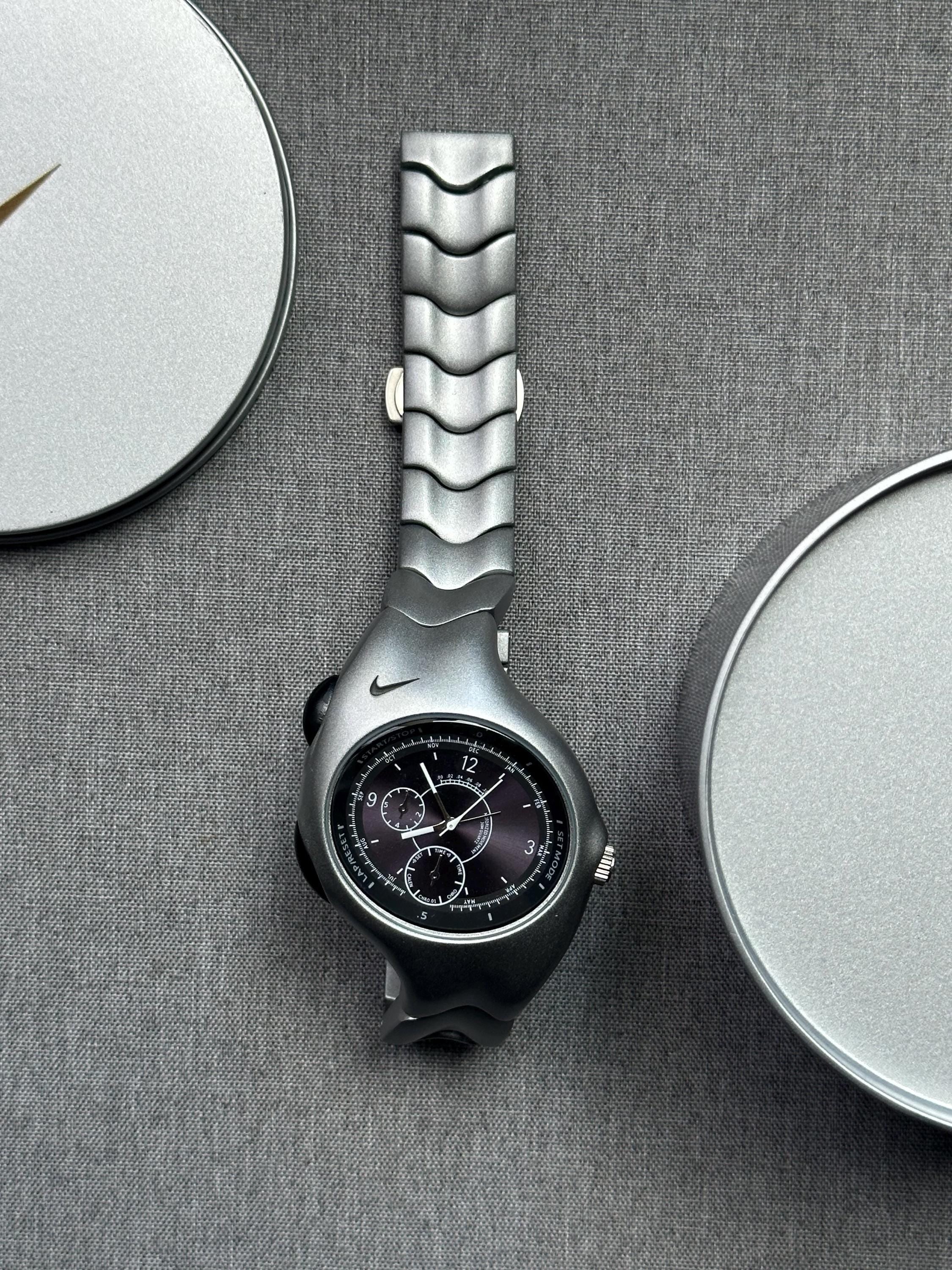 Nike Triax Chronograph Watch – Metallic Silver Wave-Link Band, Black Dial | Vintage Nike Sports Watch