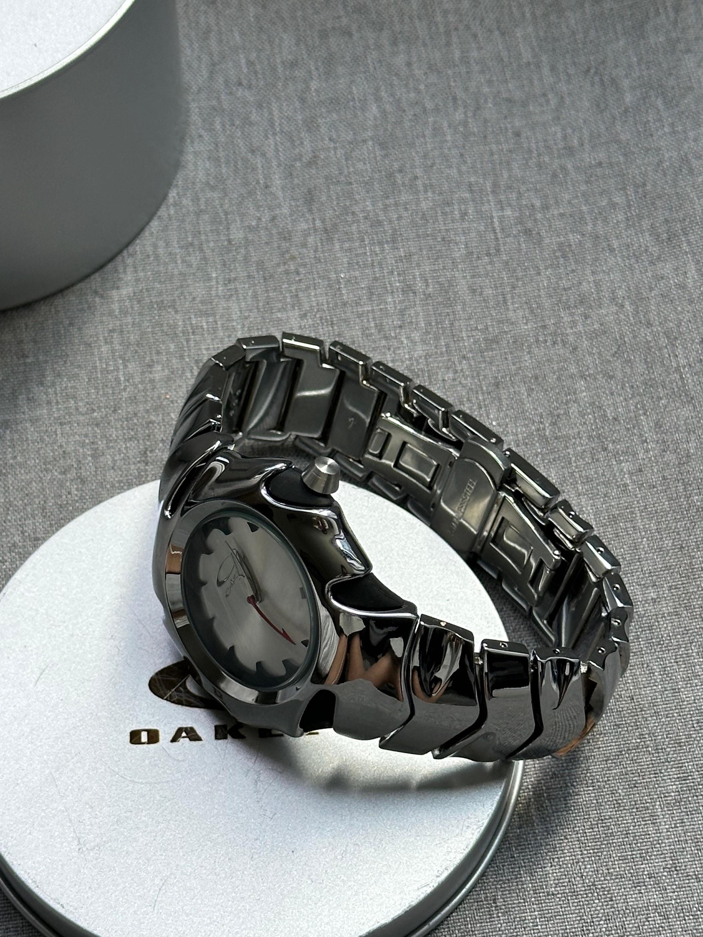 Oakley Blade Watch – White Dial Silver SHINY Stainless Steel with Smooth Reflective Strap, Swiss Movement, Collectible Men’s Watch